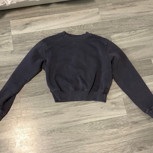Tna aritzia dark grey cropped crew neck - Picture 1 of 3